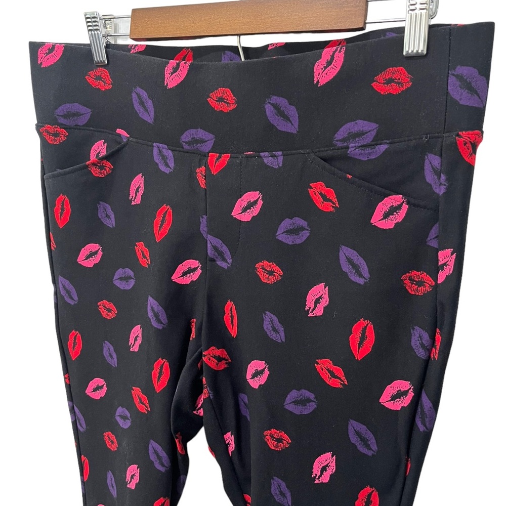 Torrid Pixie Lips Design Compression Style Leggin… - image 5